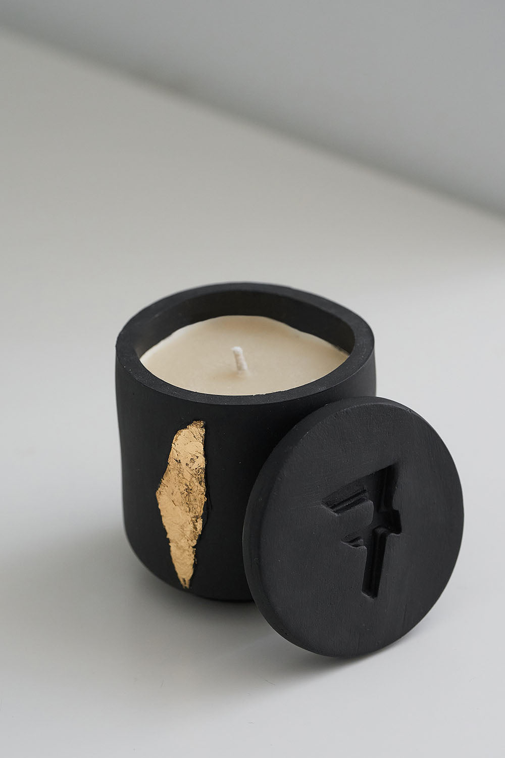 Black or White Candle